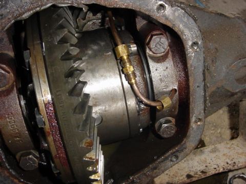 1992 Ford Bronco - unscrew air fitting