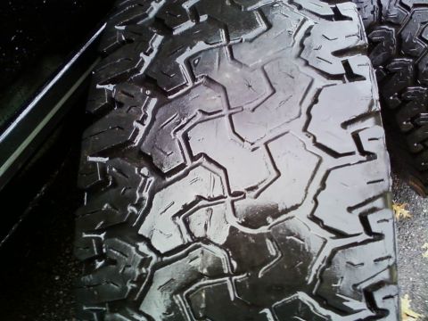 1990 Ford Bronco - A close-up view of a tire's aggressive tread pattern is visible, with a watermark for Supermotors.net in the lower right corner.