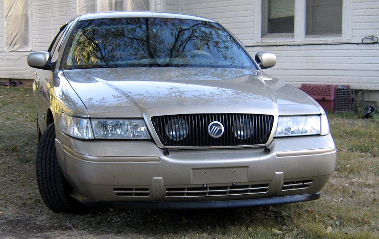 Gold 2000 Mercury Grand Marquis front view