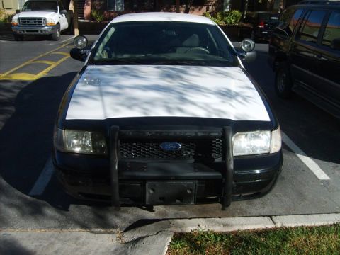 2004 Ford Crown Victoria photo