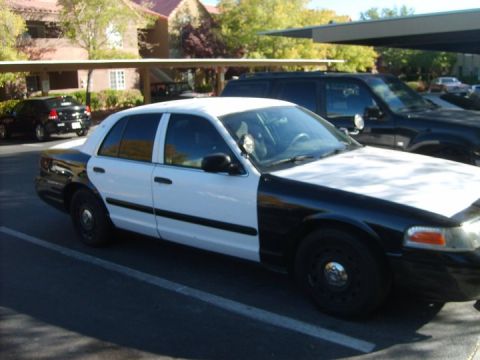 2004 Ford Crown Victoria photo