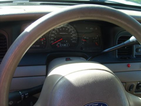 2004 Ford Crown Victoria photo