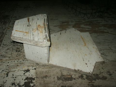 1990 Ford Bronco - This is a wooden part for a trailer, not a 1990 Ford Bronco.