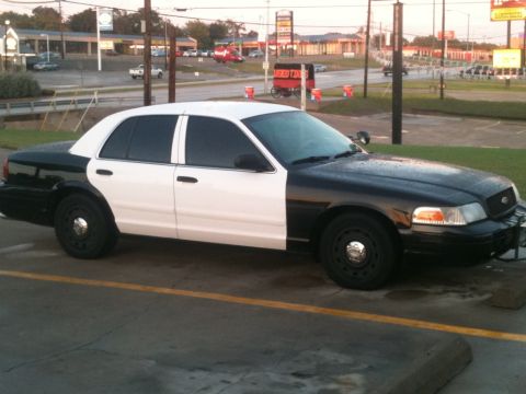 2004 Ford Crown Victoria photo