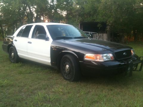 2004 Ford Crown Victoria photo