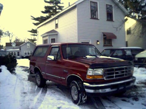 1996 Ford Bronco - playin in the snow