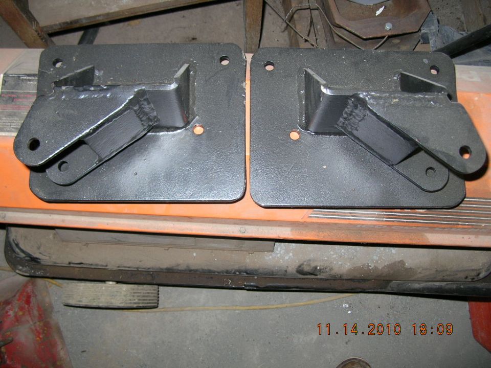 Pair of black metal brackets with rubber dampeners