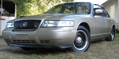 2000 Mercury Grand Marquis - Front 3/4 view of a gold 2000 Mercury Grand Marquis.