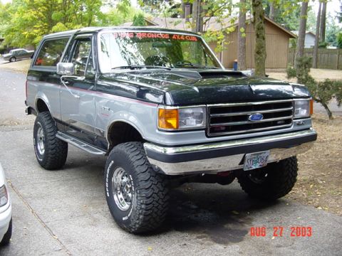 1989 Ford Bronco - First pic with the sliders, hoodscoop and top.