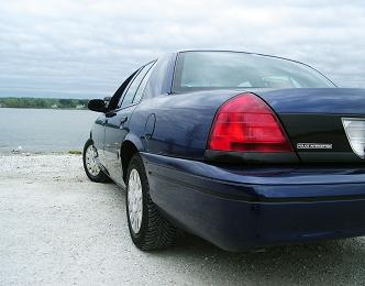 2003 Ford Crown Victoria photo