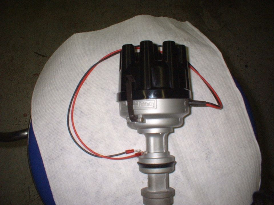 Ford distributor cap with red and black wires