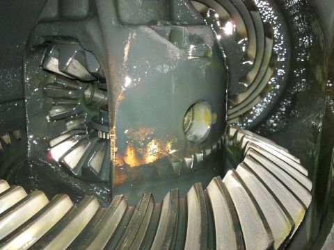 1998 Ford Crown Victoria - pinion shaft out.