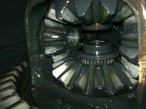 1998 Ford Crown Victoria - then push the hub into the center, you will see that removing the C-clips is possible now.
