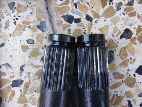 1998 Ford Crown Victoria - shaft ends, the grooves are for the C-clips. notice the rubber O-rings inside.