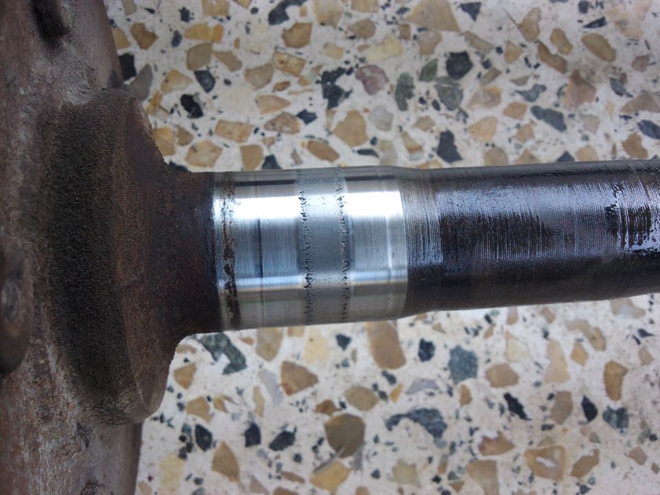 this is the passenger side shaft: no groove but it is scratches due to excessive heat.
