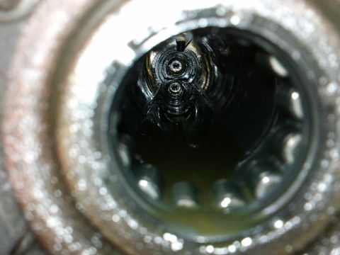 1998 Ford Crown Victoria - a valley of diff fluid is inside, maybe i added more than the desired mount.