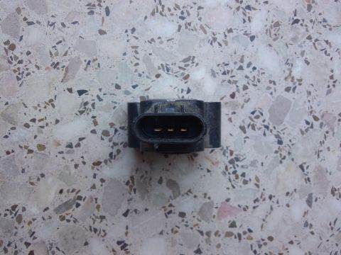 1998 Ford Crown Victoria - A throttle position sensor is shown against a speckled background.