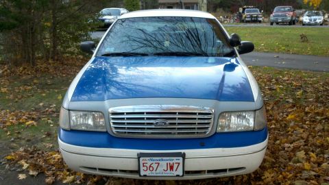 2003 Ford Crown Victoria photo