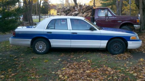 2003 Ford Crown Victoria photo