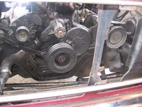 1981 Ford Bronco - Removed the bolt on the harmonic balancer.