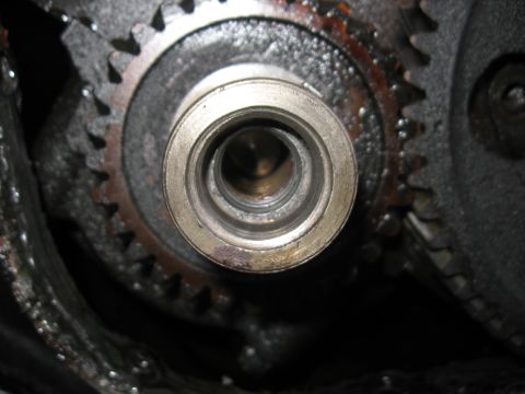 1981 Ford Bronco - Found out that the puller for the balancer was pressing against the threads on the end of the crankshaft and buggered them up. Next time I'…