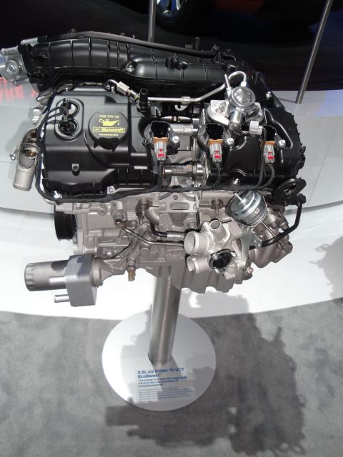 1993 Ford Taurus - A Ford 3.5L V6 DOHC Ti-VCT EcoBoost engine is displayed on a stand at an auto show.