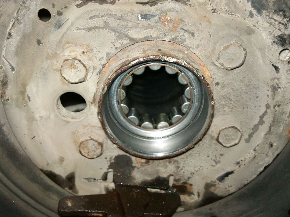 Close-up of axle splines inside a housing, with bolts visible around the edge