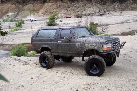 1995 Ford Bronco - This heavily modified 1995 Ford Bronco is covered in mud after an off-road excursion in Azusa Canyon.