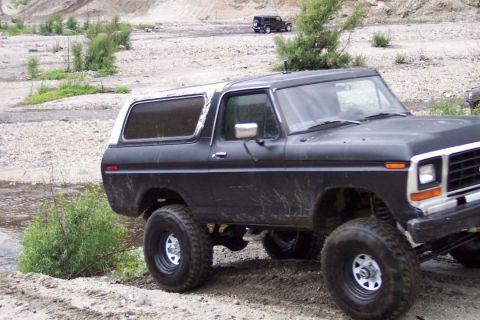 1995 Ford Bronco - This Ford Bronco appears to be from the late 1970s, not a 1995 model.