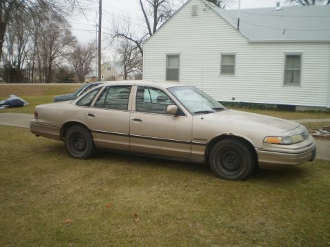 1993 Ford Crown Victoria photo