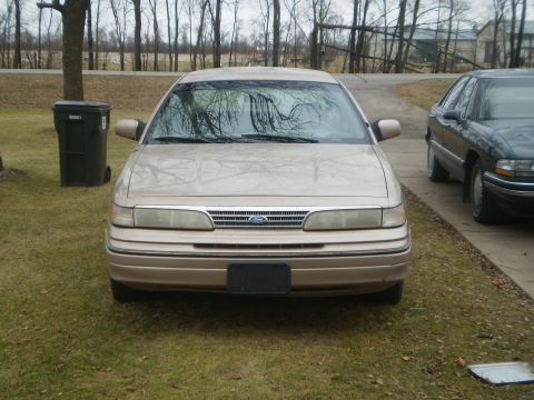 1993 Ford Crown Victoria photo