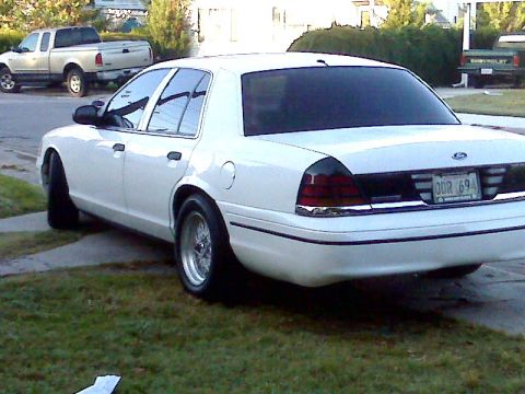 2005 Ford Crown Victoria photo