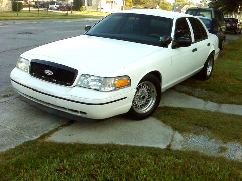 2005 Ford Crown Victoria photo