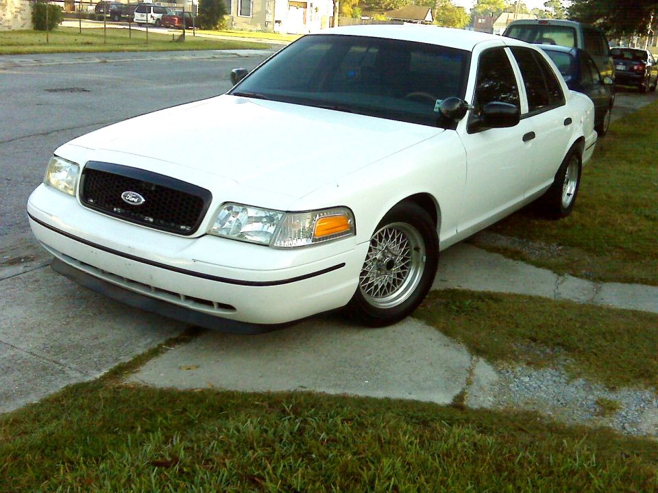 2005 Ford Crown Victoria parked on a concrete driveway with grass on the side