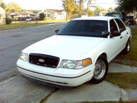 2005 Ford Crown Victoria photo