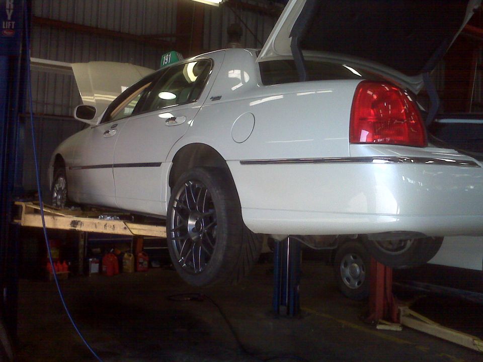 20" gt500 wheel on back 2006 town car fits no prob