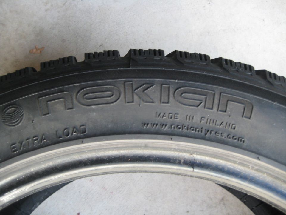 Nokian Extra Load tire with website www.nokiantyres.com visible