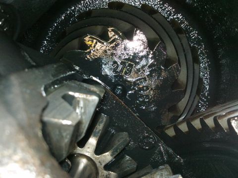 1998 Ford Crown Victoria - Differential gears marked with '273', likely indicating a gear ratio.