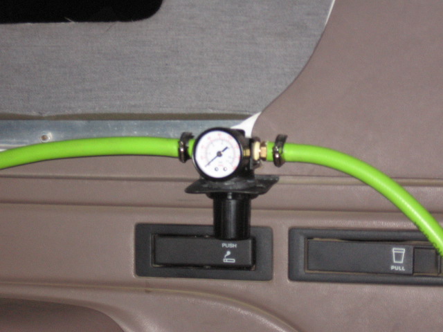 no psi now, but it's regulated to about 90-95psi and then comes out and back to the floor behind the drivers seat.