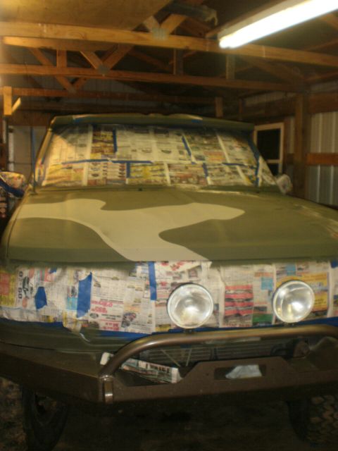 1995 Ford Bronco - Ford Bronco is being prepped for a camouflage paint job in a garage.