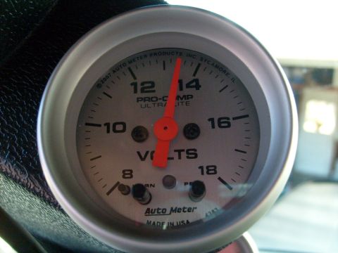 1986 Ford Bronco - This Auto Meter voltmeter gauge shows the vehicle's electrical system is operating at approximately 13.5 volts.