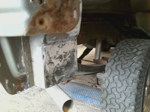 1994 Ford Bronco - Vehicle frame showing rust and a tire. The Supermotors logo is visible at the bottom right.