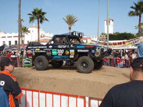 1990 Ford Bronco - 2010 Baja 1000 press release picture