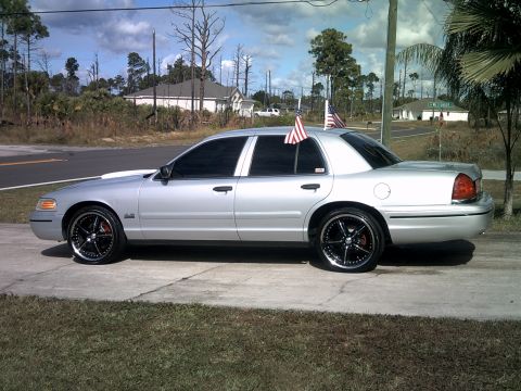 1999 Ford Crown Victoria photo