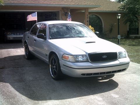 1999 Ford Crown Victoria photo
