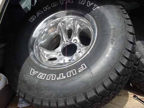 1993 Ford Bronco - picked these tires & wheels up for 500. tires are 33x12.5x15 futura dakota rvt with 99% thread and will be used in the winter and the wheel…