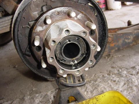 1992 Ford Bronco - pull axleshaft