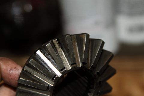 2004 Jeep TJ - Differential spider gears are shown in detail, highlighting wear on the teeth.