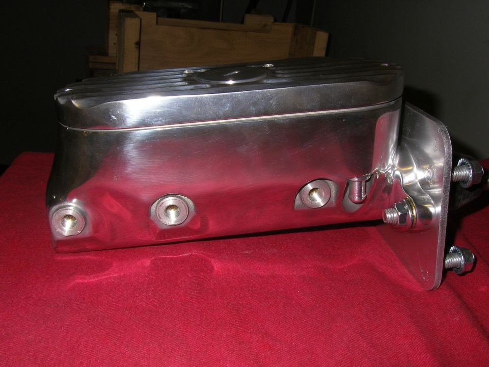 Chrome brake master cylinder with ribbed top
