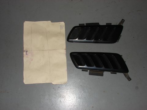 1996 Jeep Grand Cherokee - Two black ventilation grilles and a paper template are laid out on a gray surface.